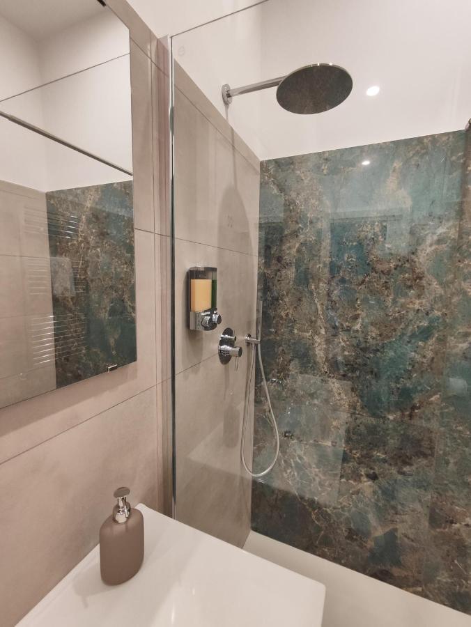 Santa Lucia Luxury Apartment เนเปิลส์ ภายนอก รูปภาพ