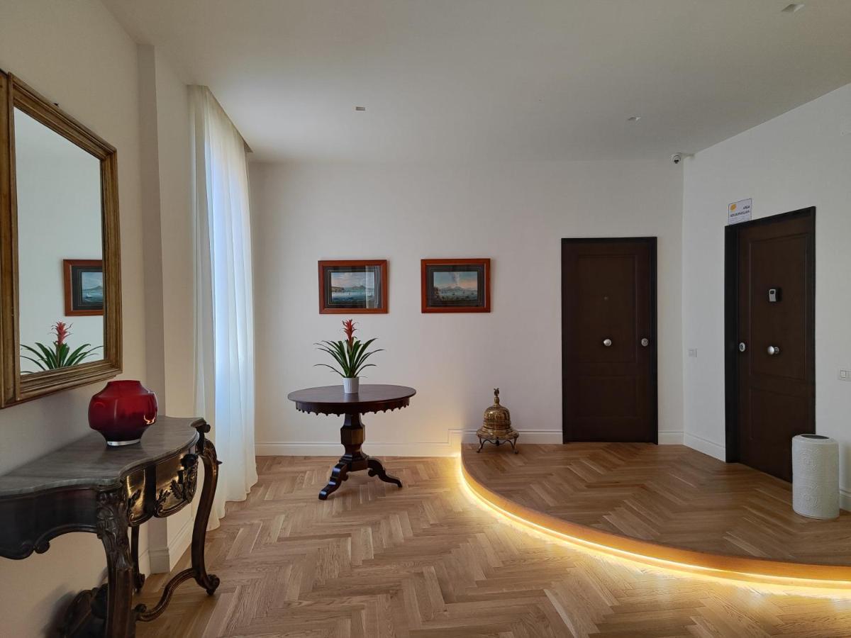 Santa Lucia Luxury Apartment เนเปิลส์ ภายนอก รูปภาพ